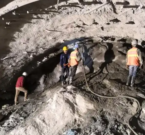 东澳镇隧道拱顶带模注浆料，微膨胀注浆料的特点及施工工艺